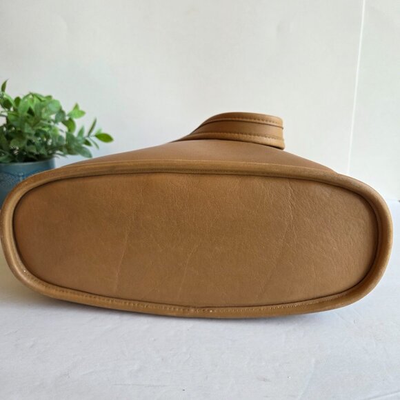 EUC Coach Vintage Legacy Slim Duffle Shoulder Bag (#9060) in Camel w/Nickel HW - Picture 7 of 16